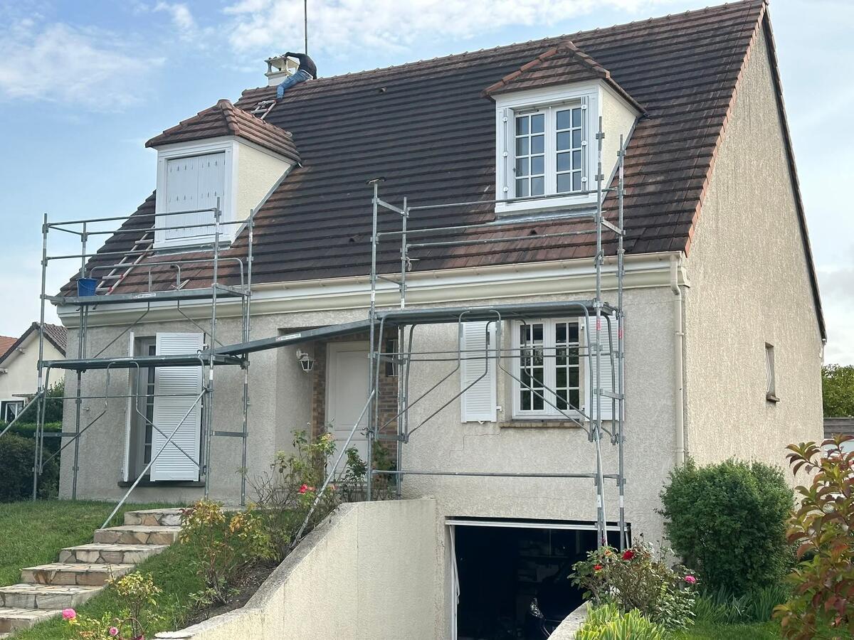 Rénovation des façades en peinture ou enduit projeté